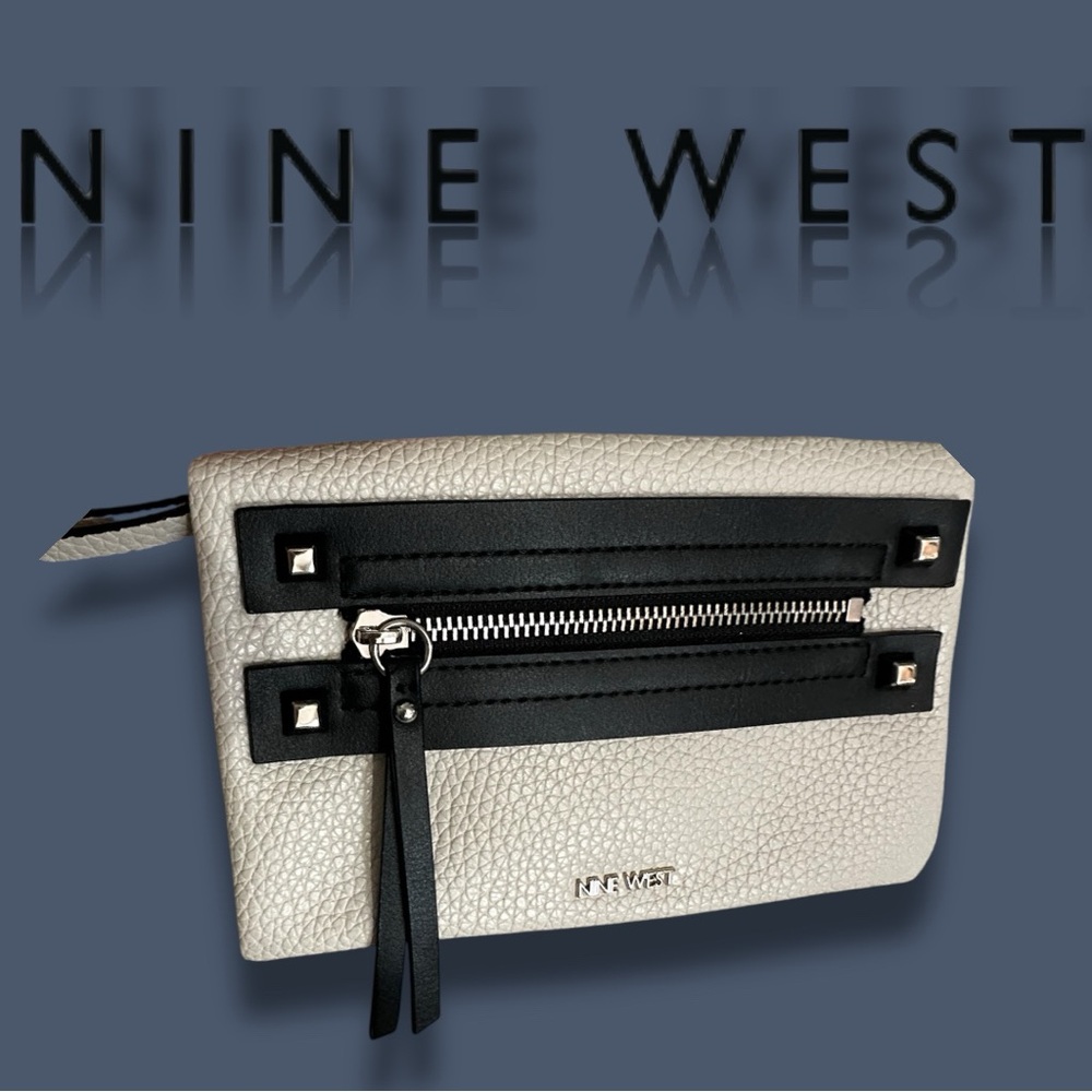 Nine West Textured Cream and Black Clutch NWOT